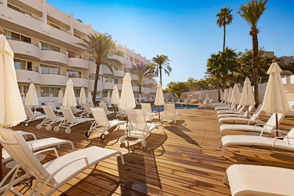 Palmanova Beach Apartments by TRH — Palmanova, Baleary