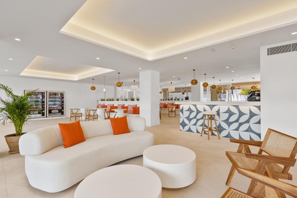 Palmanova Beach Apartments by TRH — Palmanova, Baleary