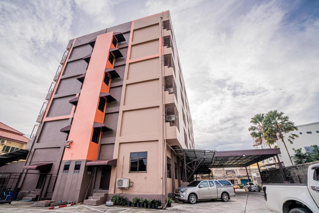 Pasawang Hotel (โรงแรมภาสว่าง)