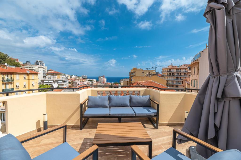 SUPERBE PENTHOUSE PROCHE MONACO GRANDE TERRASSE - 1