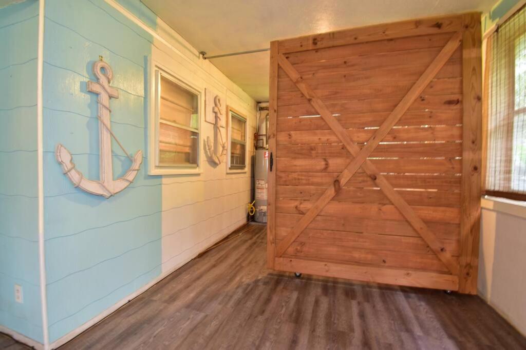 Hip Island House photo
