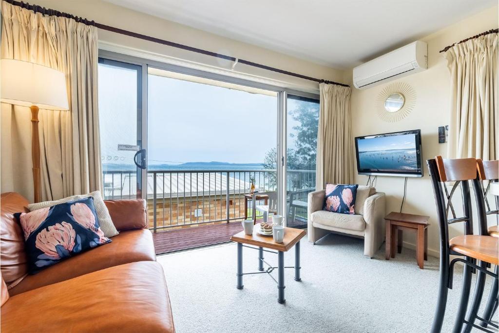 Sunnie Belle, 2,3 Victoria Parade - Unit with water views and air conditioning, Nelson Bay
