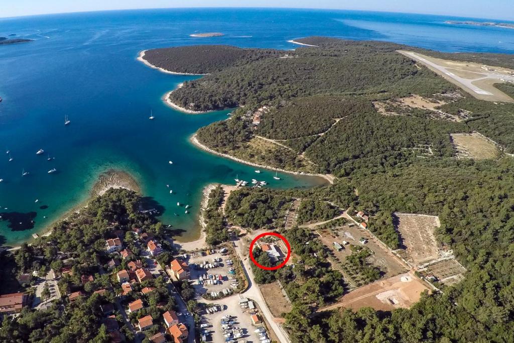 Seaside holiday house Artatore, Losinj - 17102 — Hotel in Mali Losinj