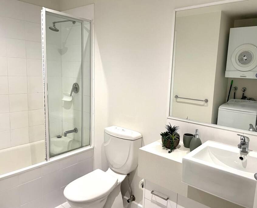 Astral Apartments - Perfectly located 2 bedroom apartment in St Kilda photo