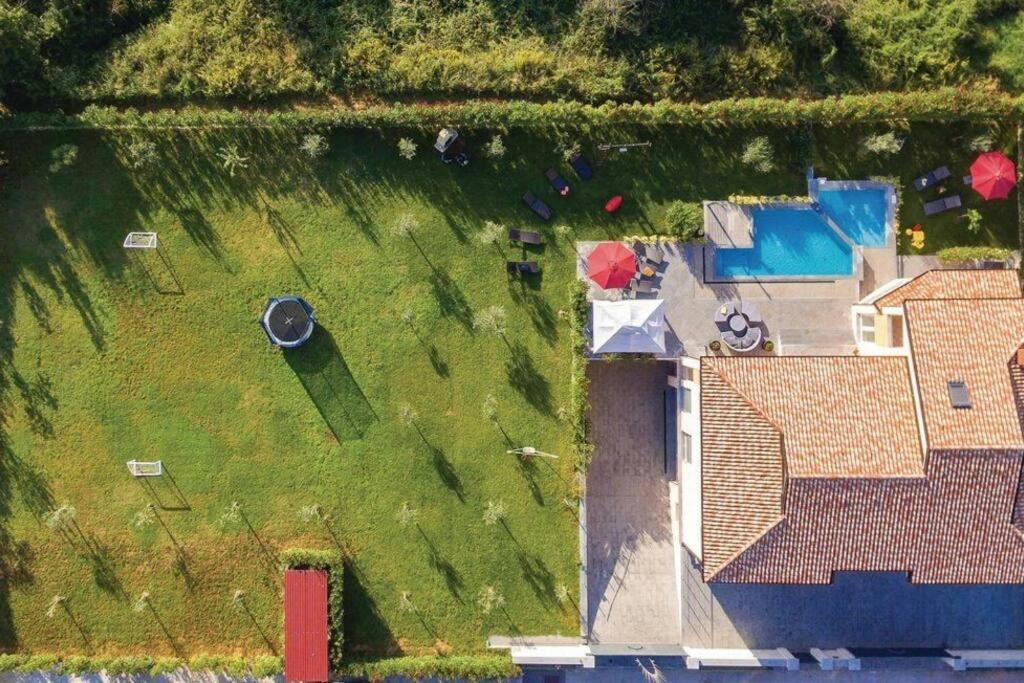Luxury villa with a swimming pool Pjescana Uvala, Pula - 17131 photo