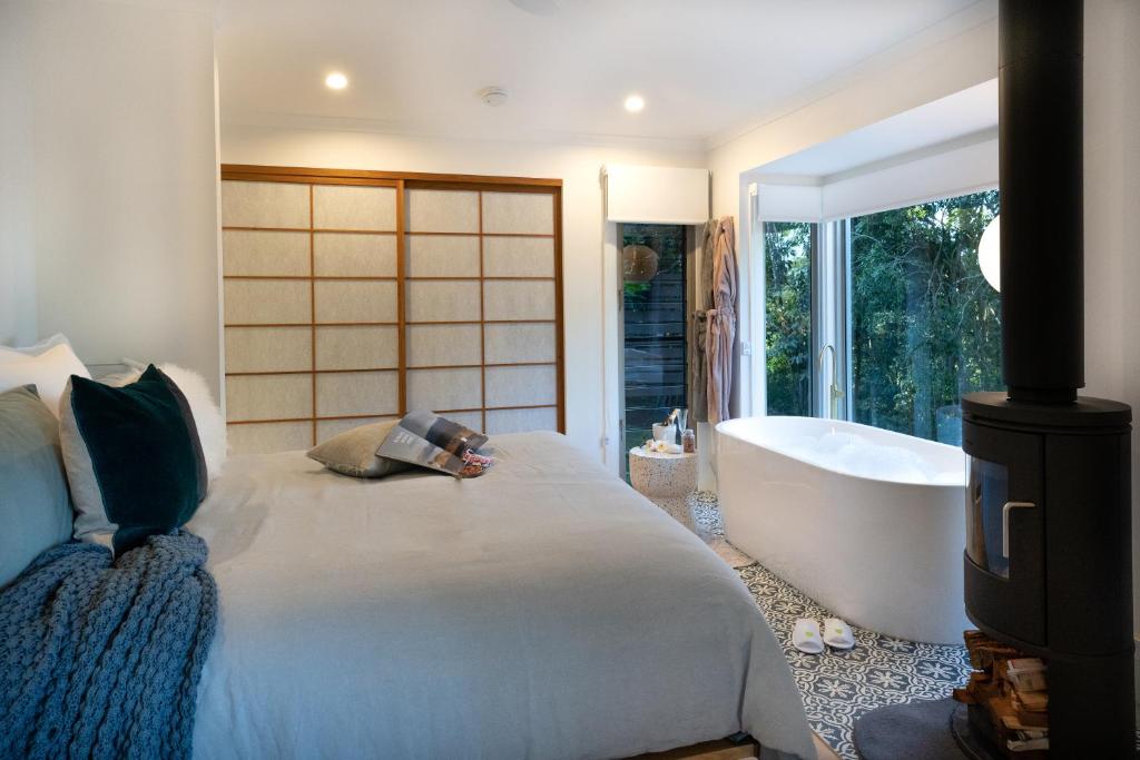 Sunshine Coast Lovestone Cottages Montville room