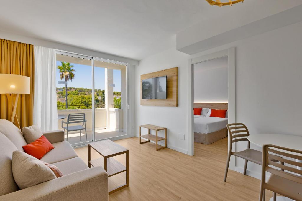 Palmanova Beach Apartments by TRH — Palmanova, Baleary