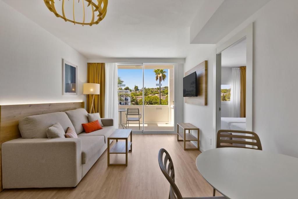 Palmanova Beach Apartments by TRH — Palmanova, Baleary