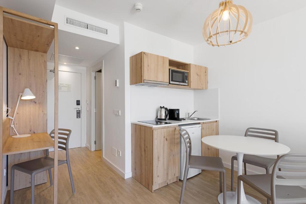 Palmanova Beach Apartments by TRH — Palmanova, Baleary