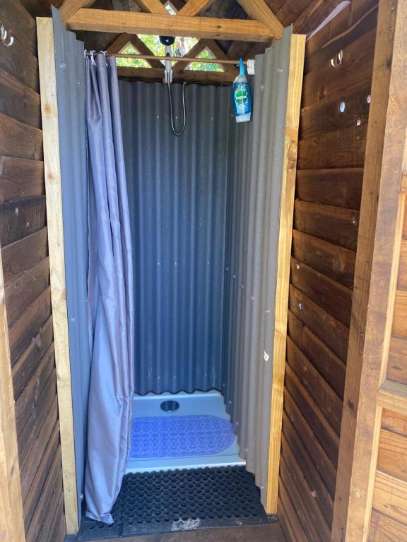 Stay at Kingfisher Cabin - Wild Escapes Wrenbury off grid glamping - ages 12 and over in North West England, England photo 3