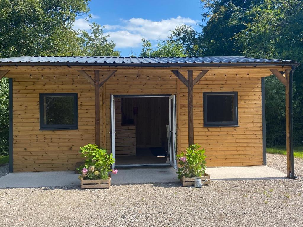 Stay at Kingfisher Cabin - Wild Escapes Wrenbury off grid glamping - ages 12 and over in North West England, England photo 4