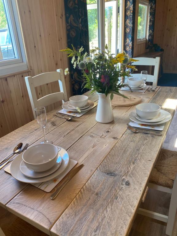Kingfisher Cabin, Wild Escapes Wrenbury photo 3