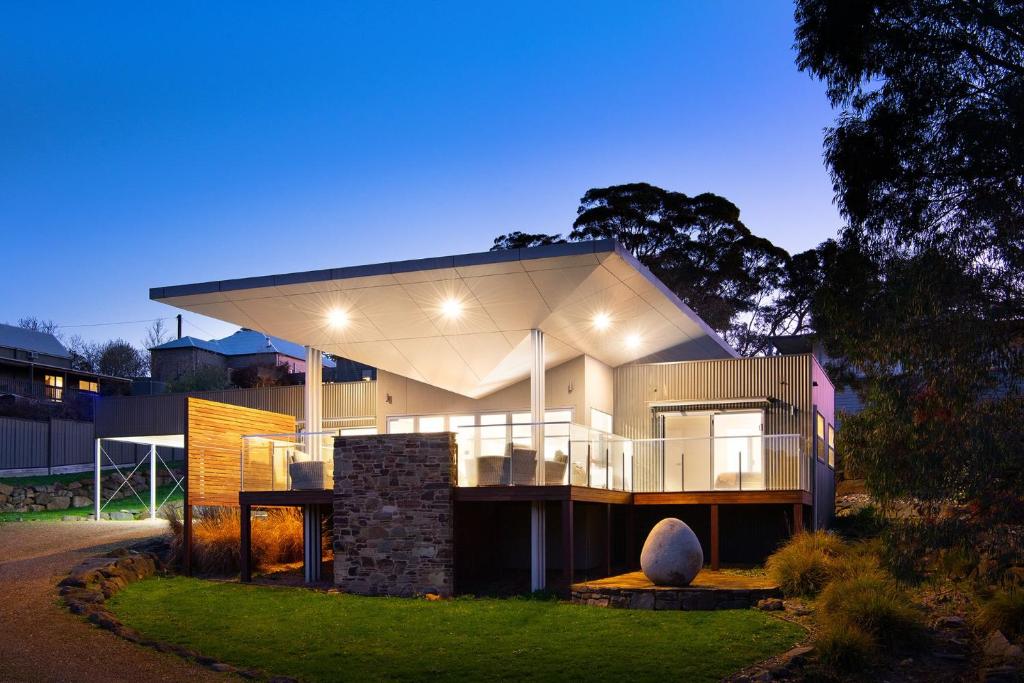 Cinque, Hepburn Springs