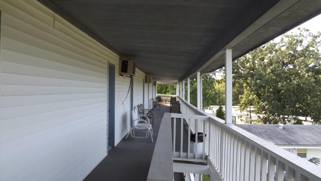 Twin Lakes Inn photo