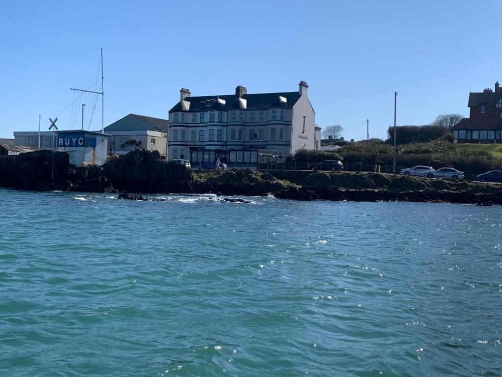 Seacliff Road Luxury Apartments photo