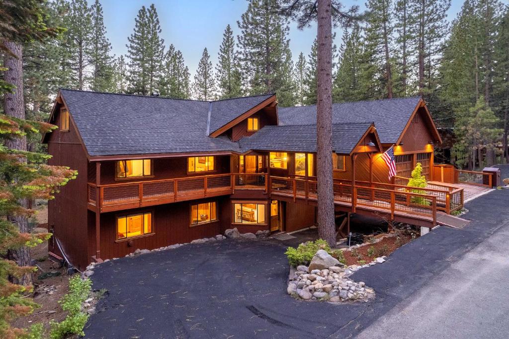 Less Than 1 Mi to Beach Expansive Tahoe Escape with Hot Tub, Incline Village
