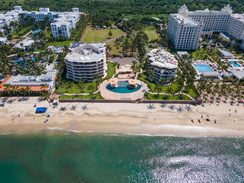 Ocean Front Condo with Pool Sleeps 6 Adults-Quinta del Mar 203 - 2