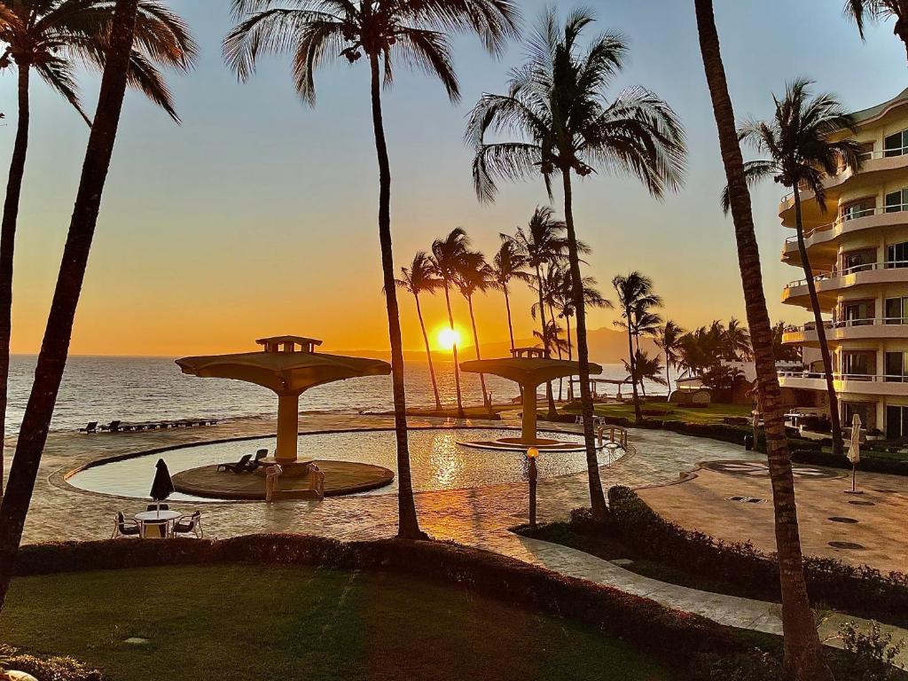 Ocean Front Condo with Pool Sleeps 6 Adults-Quinta del Mar 203 - 4