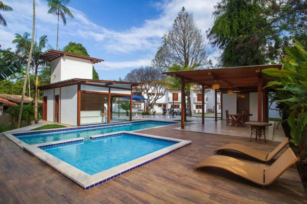 Casa Andorinha com 3 quartos com ar e piscina, Paraty