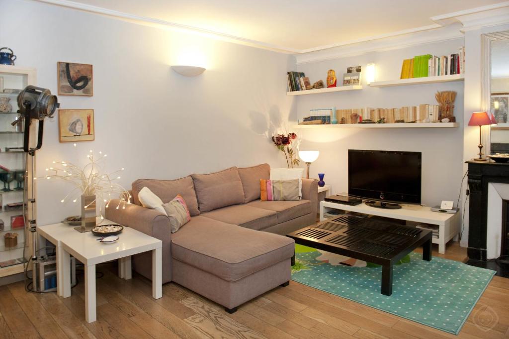 Chic Saint Germain Apartment - 3