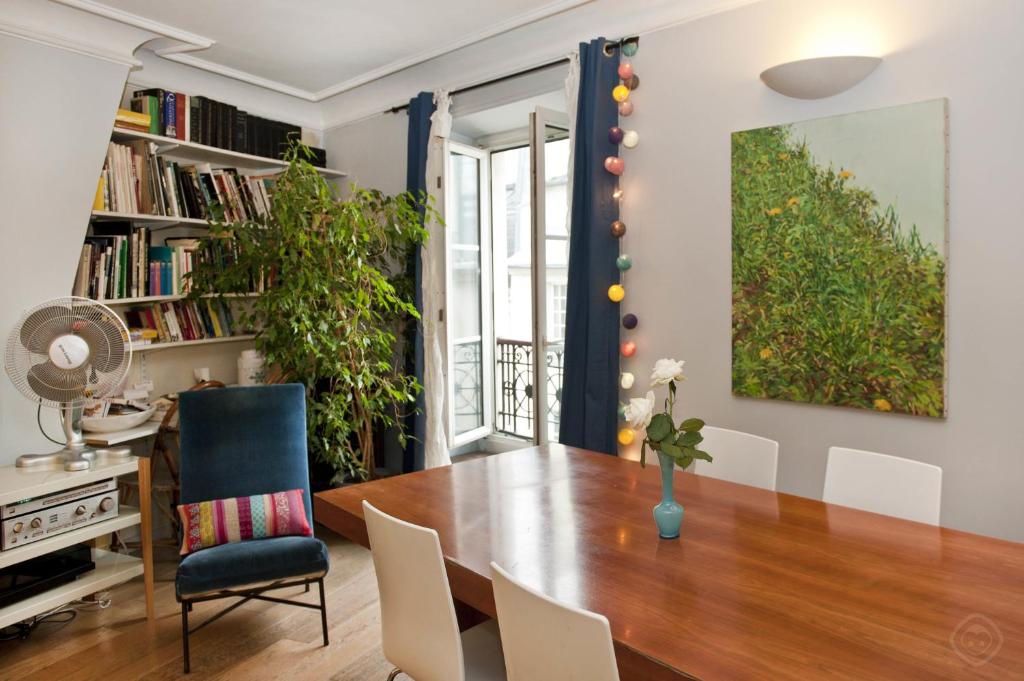 Chic Saint Germain Apartment - 4