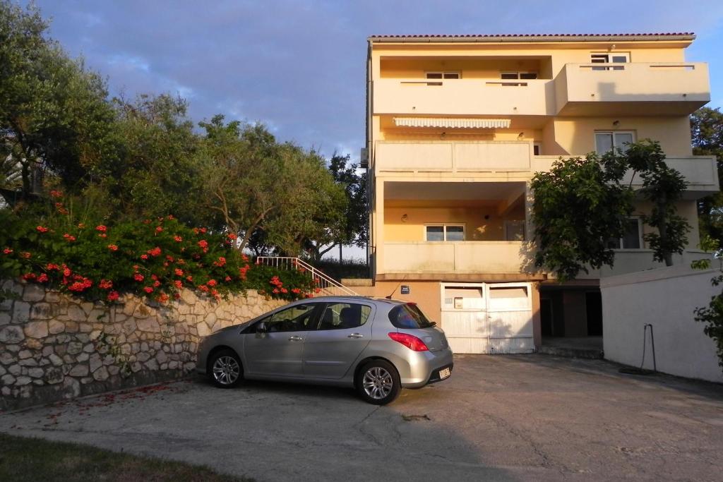 Apartments by the sea Kampor, Rab - 18268, Rab