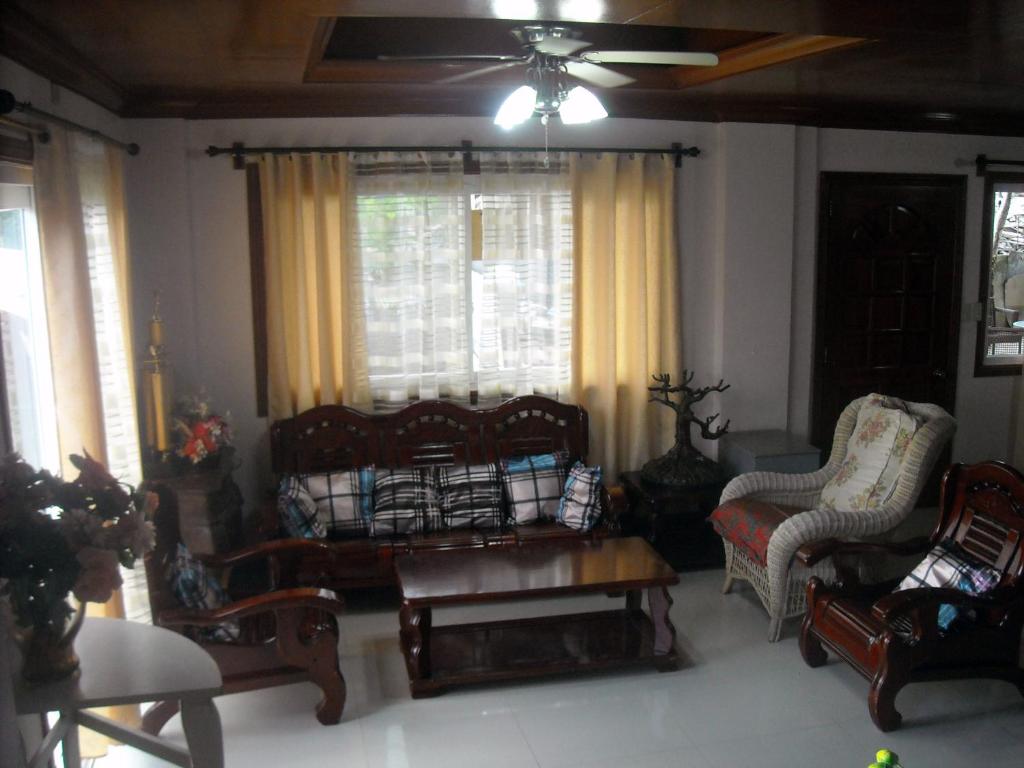 Shared lounge/TV area