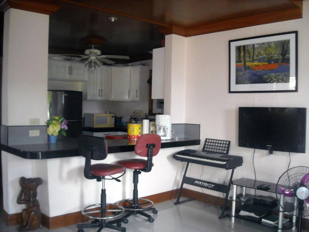 Shared lounge/TV area