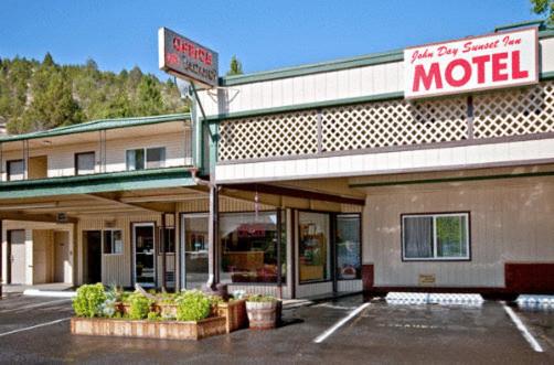 Americas Best Value Inn John Day Photo 36