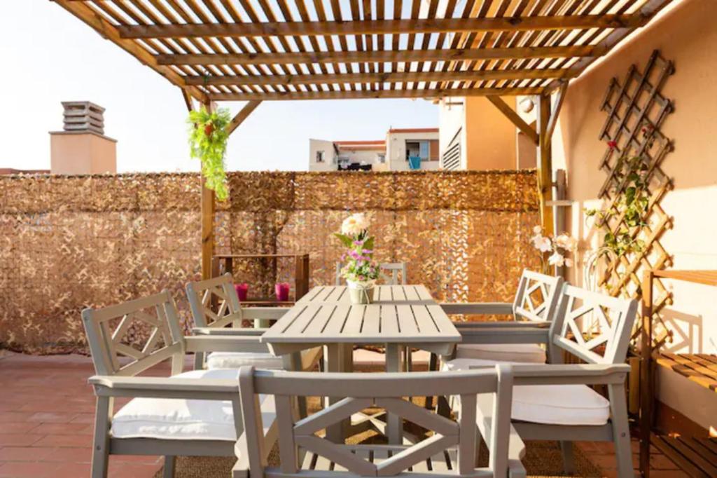 Apt.p/5 15min from Barcelona and Beaches W/Terrace, Sant Adria de Besos