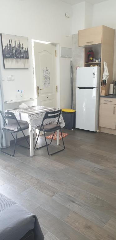 Cozy Studio Madrid - Metro Barrio del Pilar - 2