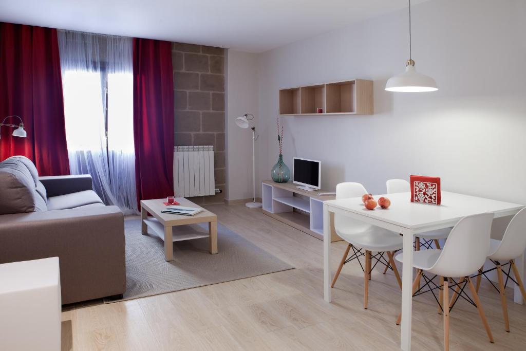 Apartamentos Turisticos Beethoven Haro — Hotel in Haro