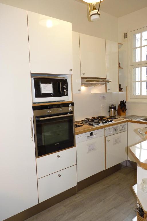 Prestigious 2 bedroom near Champs Elysées - 4