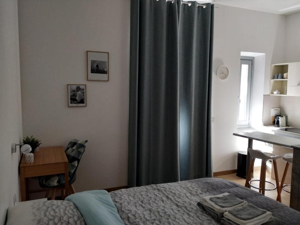 STUDIO CANNES A 5 MN A PIED DE LA GARE TOUT CONFORT AVEC BALCON - 4