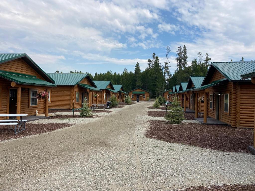 Cabin Village — Hotel in Island Park (ID)