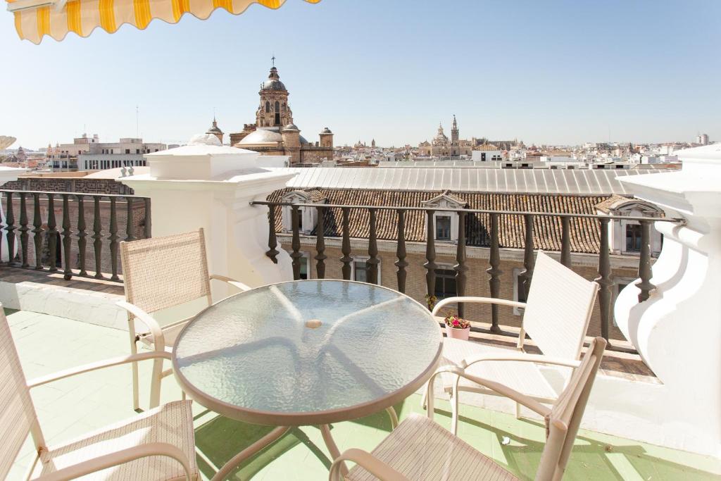 Apartamentos Diaber Larana — Hotel in Seville