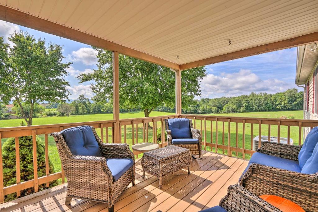 Berryville Home Near Wineries Mountain Views