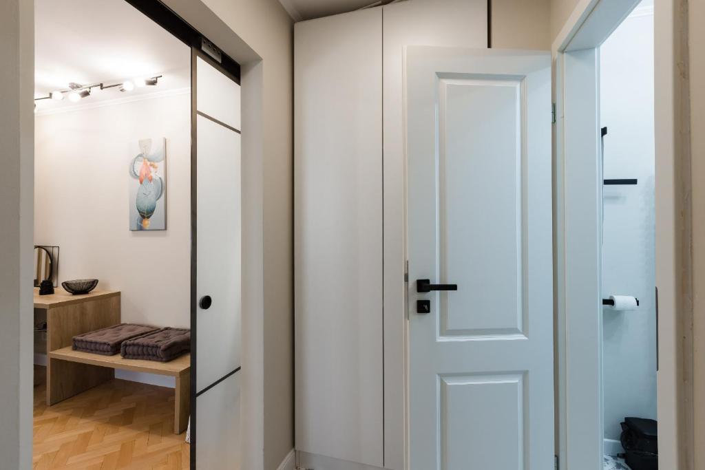 Lovely flat, UltraCentral, with Free Parking VIC8 photo