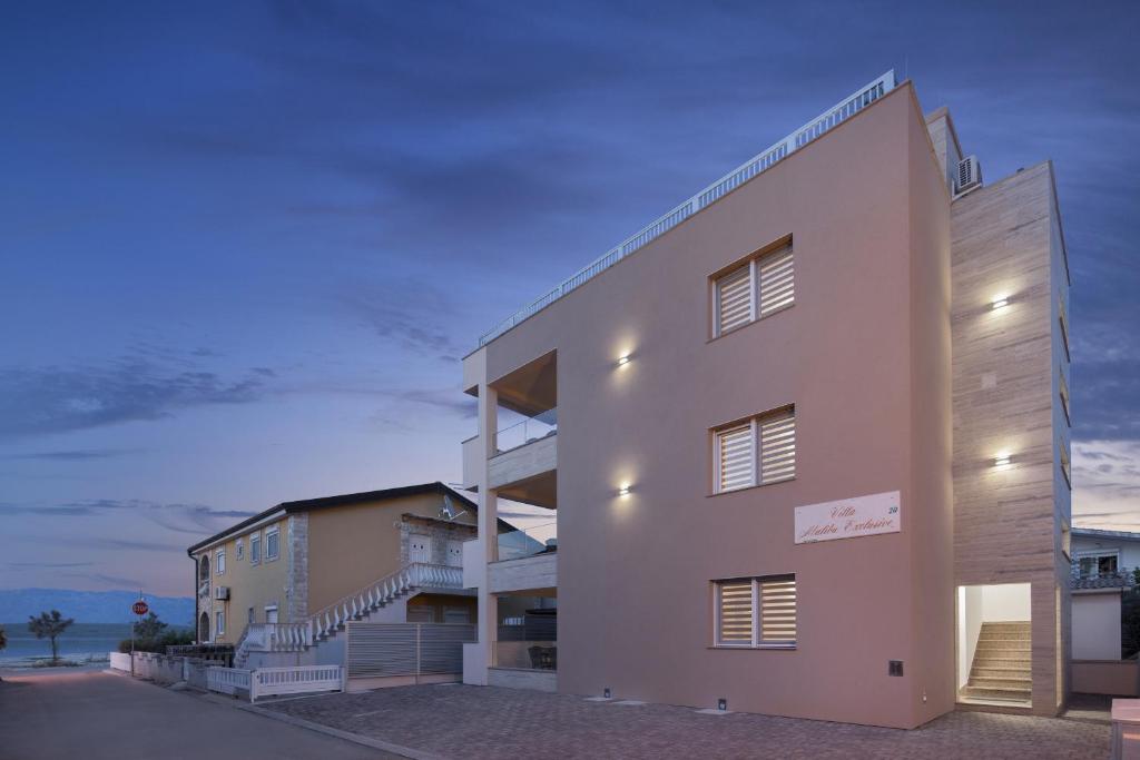 Apartments by the sea Vir - 19421, Vir
