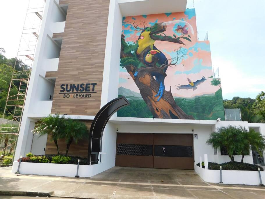 Sunset 205, sleeps six, next door to the pool, 100m to the beach!, Jacó