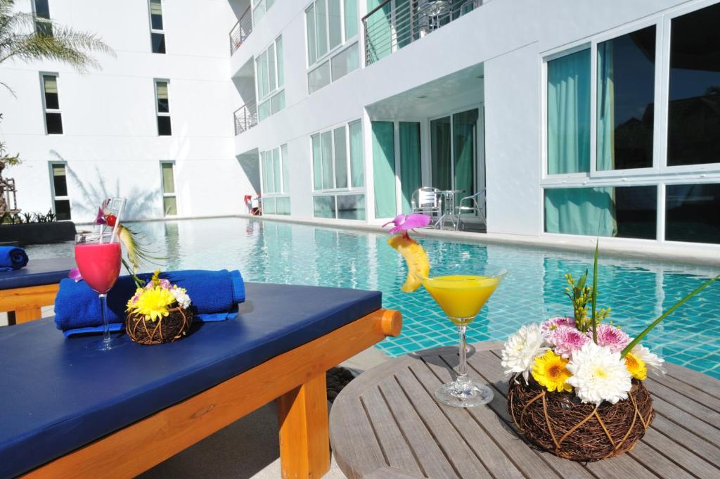 スイミングプール