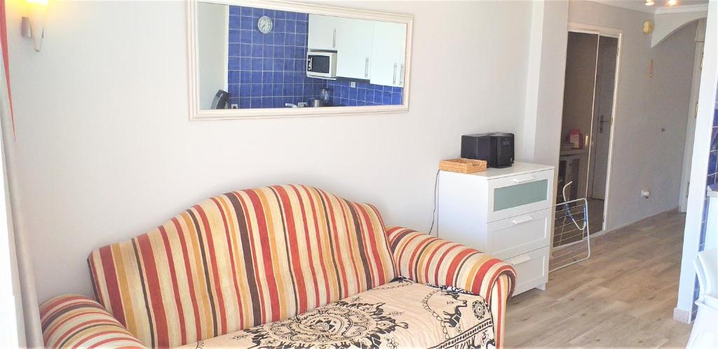 apartment with a large south-facing balcony, sea view and WIFI in Las Americas center - 4