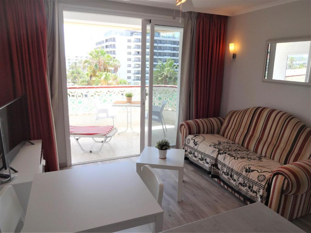 apartment with a large south-facing balcony, sea view and WIFI in Las Americas center - 2