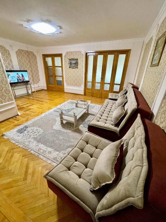 Classic C1 Apartment In The Center With 4 Rooms, Taškent