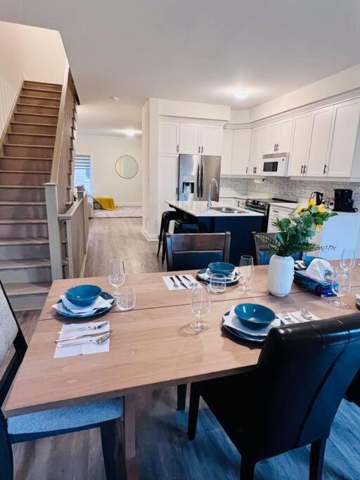 Tastefully furnished brand new 4-bedroom townhouse - Fresh and Modern