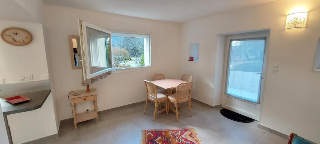 T2 indépendant dans maison Tout confort - 4