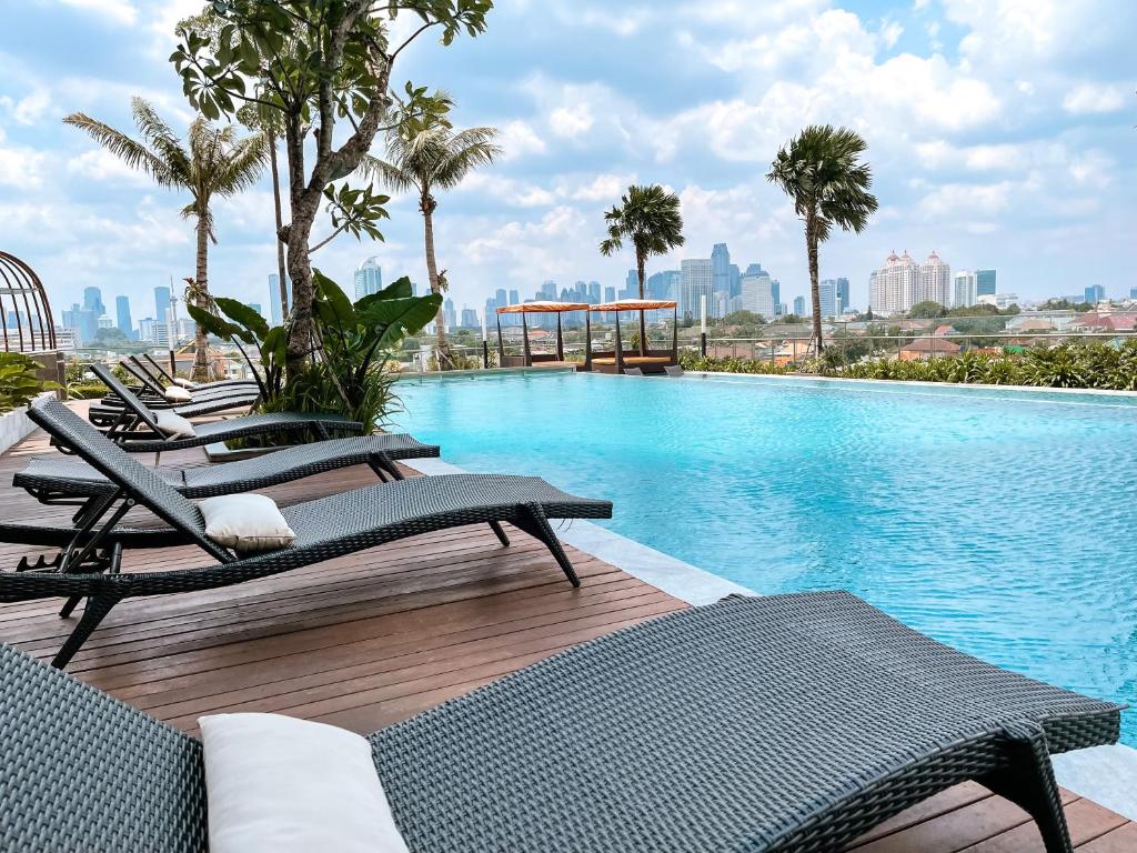 2 Bedrooms Permata Hijau Suites Apartment photo