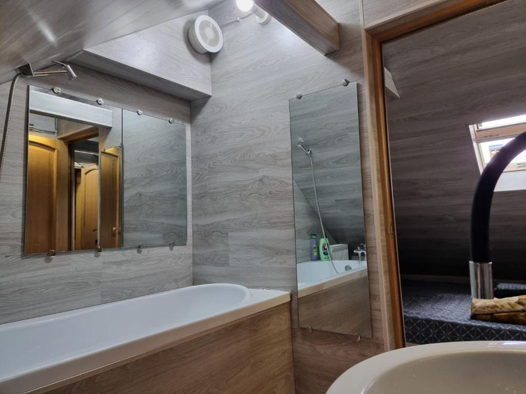 Bulevard Stefan cel Mare 64-11 — Hotel in Chisinau