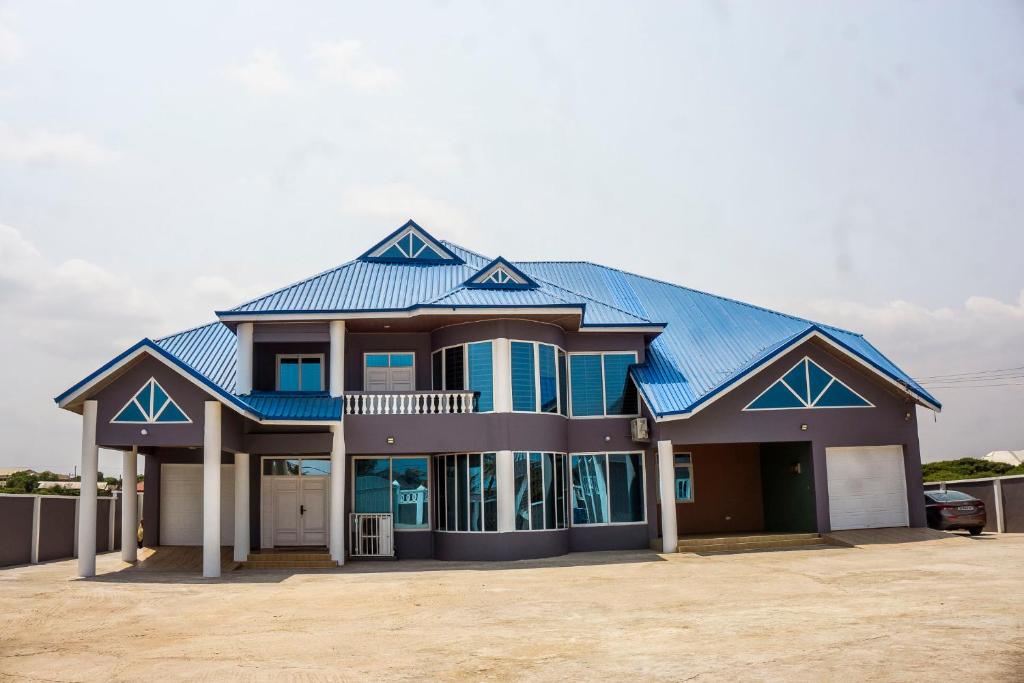 Moven Paradise, Accra