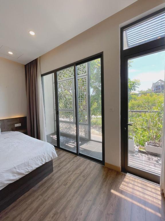 Moon House Da Nang